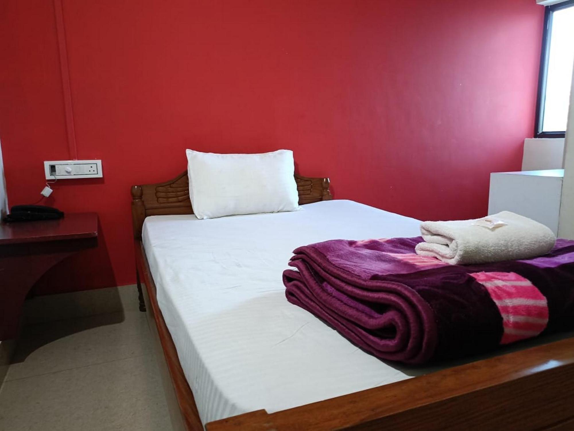 Hotel Bhargav Guwahati Esterno foto
