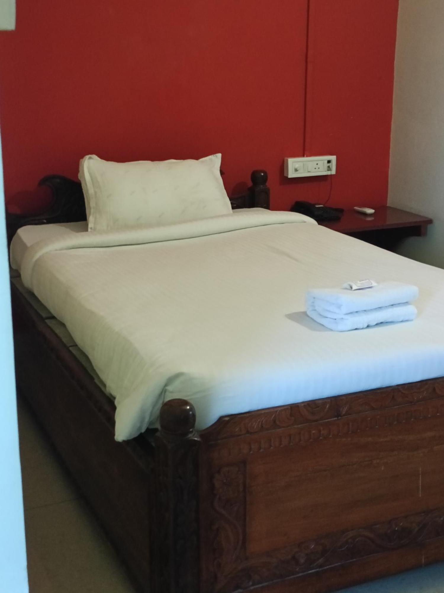 Hotel Bhargav Guwahati Esterno foto
